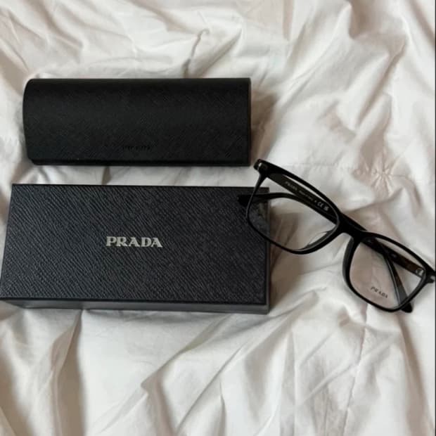 프라다 블랙 안경 새상품