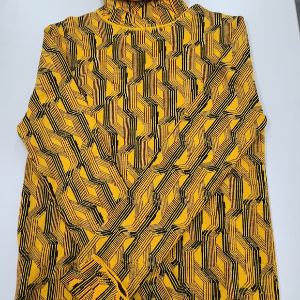 프라다 터틀넥 니트 사이즈40