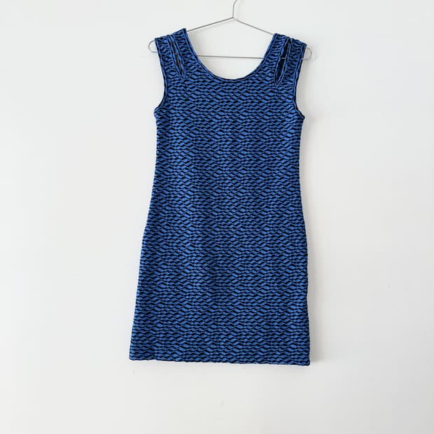 Cold-shoulder top & ops / blue