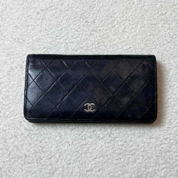 샤넬 클래식 퀼팅 램스킨 장지갑 A1663