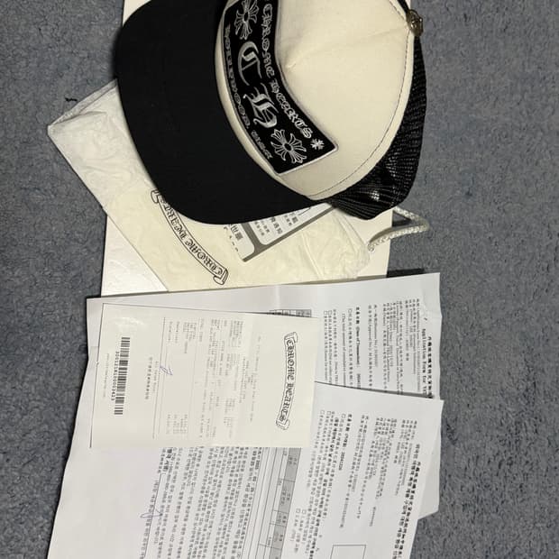 크롬하츠 CH 할리우드 트러커캡 블랙 화이트  