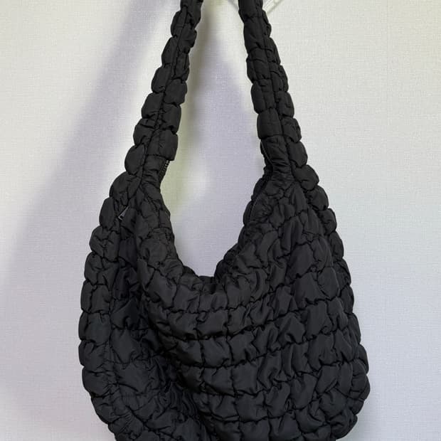 코스 퀄티드 오버사이즈 숄더백