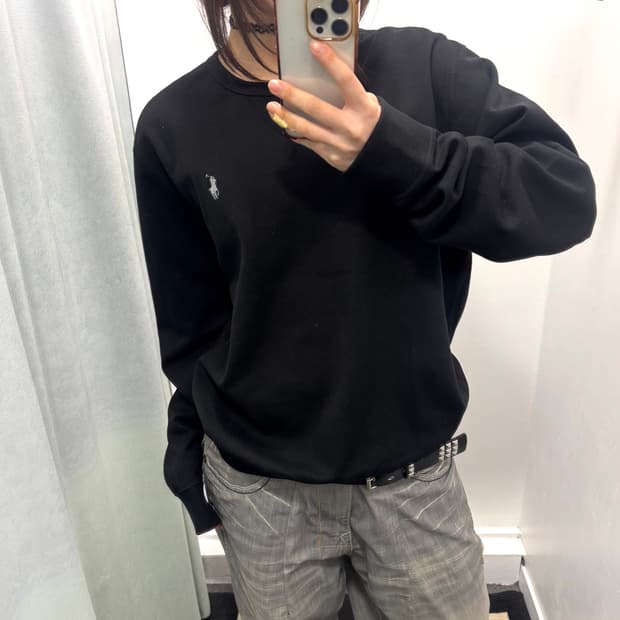 폴로 블랙 맨투맨