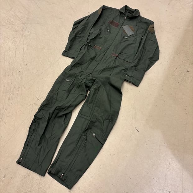 밀리터리 점프수트