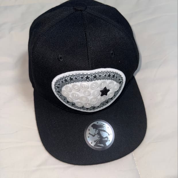 오호스 Lace Button Snapback