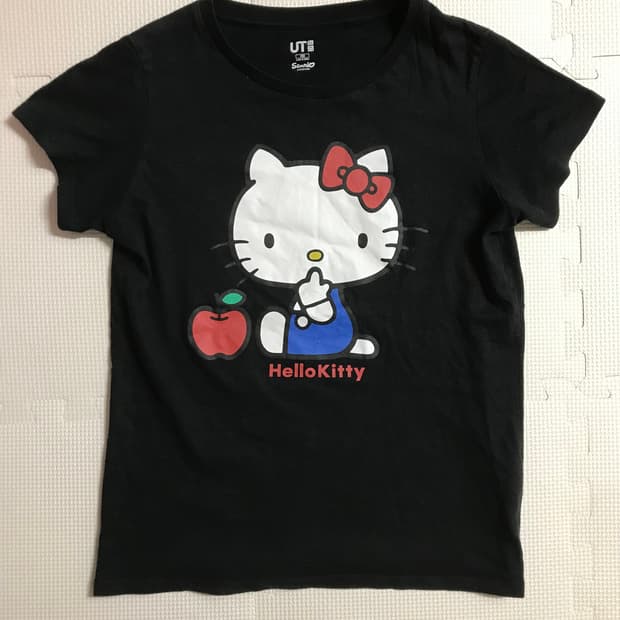 유니클로 헬로키티 페인팅T