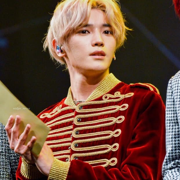 [NCT 태용님 착용] 생로랑 18AW 나폴레옹 벨벳 봄버 자켓