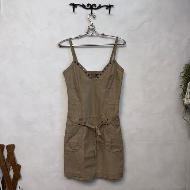 Beige eyelet punching wrinkle strap ops