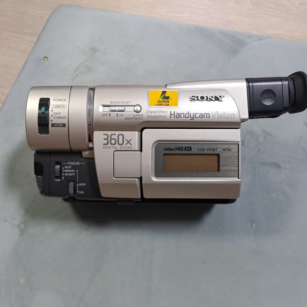 SONY CCD-TRV87
