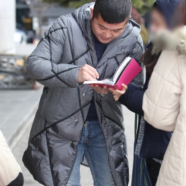 몽클레어 톰브라운 콜라보 감마블루 헤비퀄팅 롱패딩