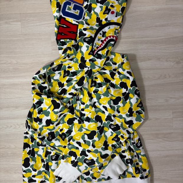 베이프 오사카 한정판 세퍼레이트 샤크후드집업 2xl 판매합니다