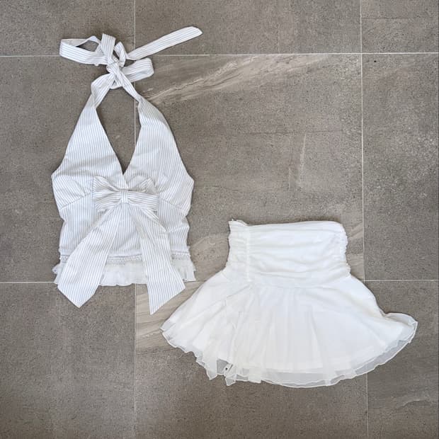 White stripe ribbon lace halter 슬리브리스