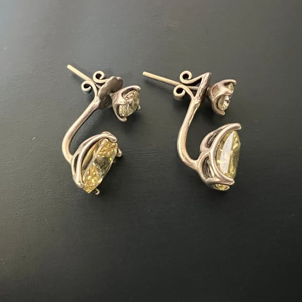 틸타넬로 귀걸이