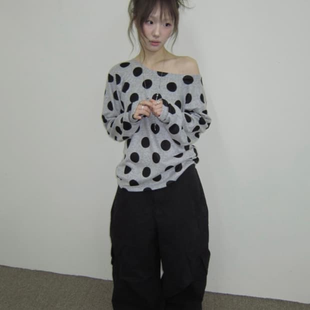 도트 원숄더 롱슬리브