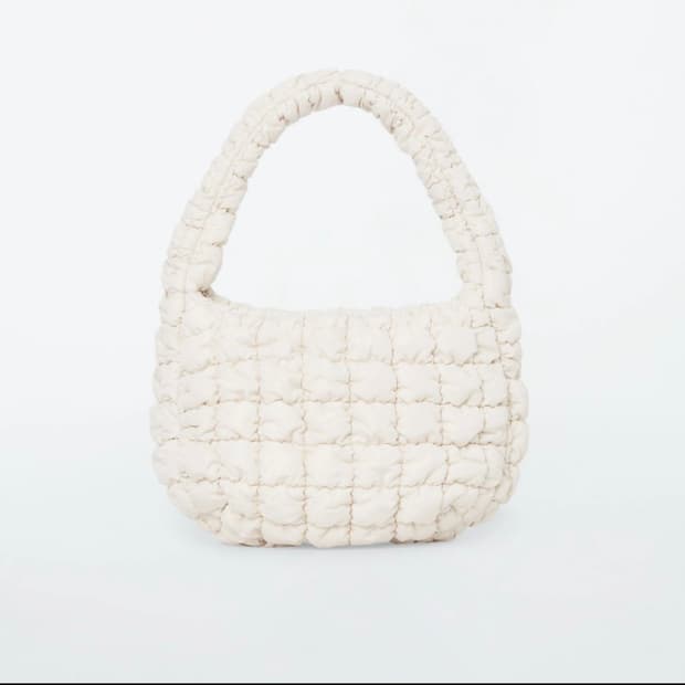 (새상품) COS 퀼티드 미니 크림