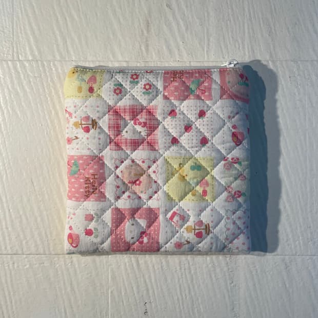 [ 핸드메이드 ] 헬로키티 핑크 체크무늬 원단 정사각 파우치