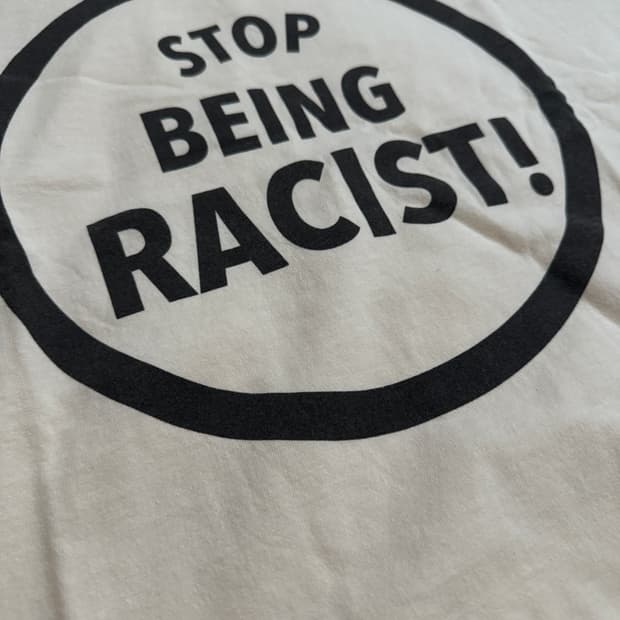 갤러리디파트먼트 stop being lacist 반팔 팝니다