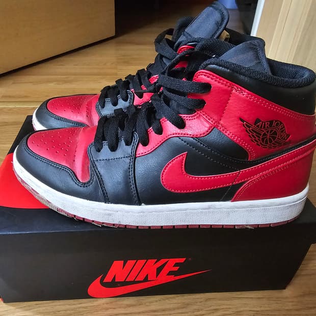 에어조던 1 미드 브레드 270