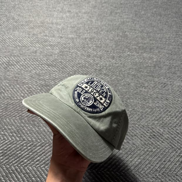 랄프로렌 폴로진스 자수 배치 카키 볼캡 모자 Polo
