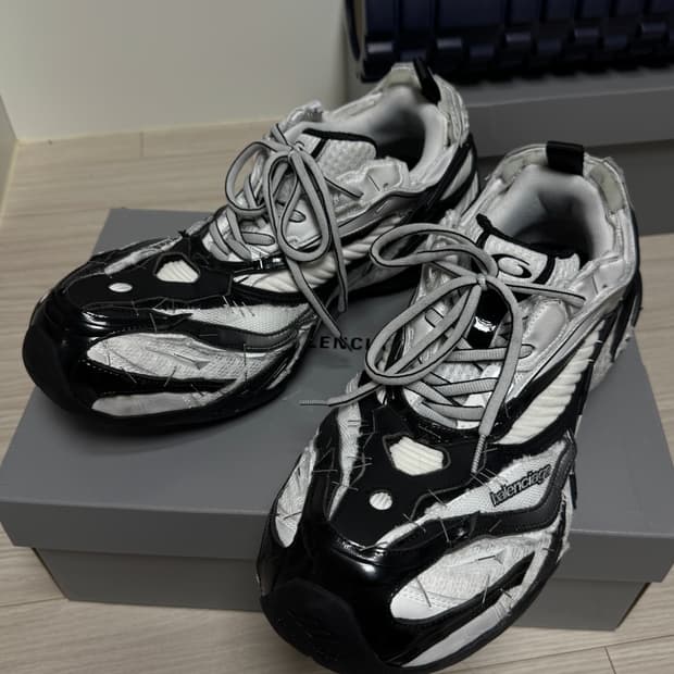 [44] 발렌시아가 솔리스 스니커즈
