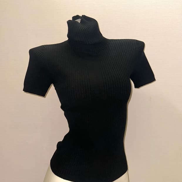 빈티지 블랙 폴라 반팔 슬림핏 니트