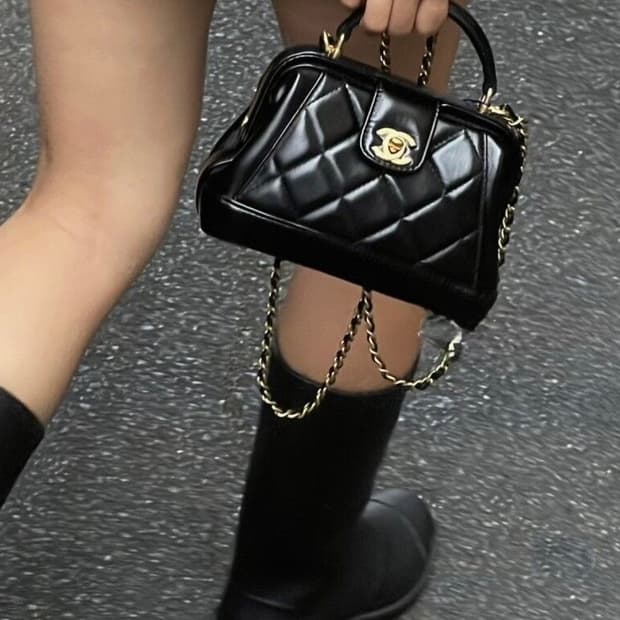 깜짝세일(새상품)정품 샤넬 뷰티 미니 핸들백 체인크로스백 닥터백 기프트백