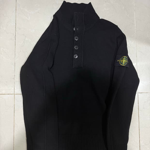 [당일출고,L사이즈] 새상품급 스톤아일랜드 램스울 반집업 니트