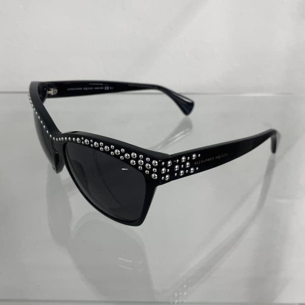 알렉산더 맥퀸 스터드 선글라스