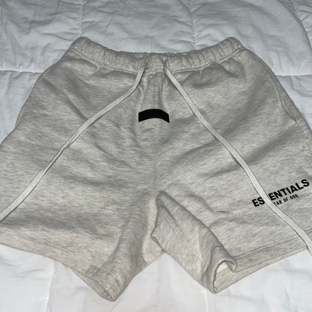 에센셜 더 코어 컬렉션 스웨트쇼츠 라이트 오트밀 s사이즈