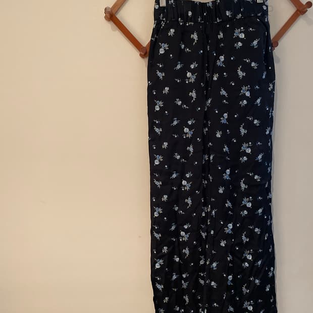 H&M Floral Satin-like Pants
