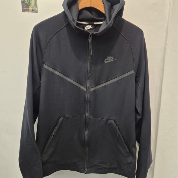 나이키 테크팩 후드집업 블랙 색상 M 
