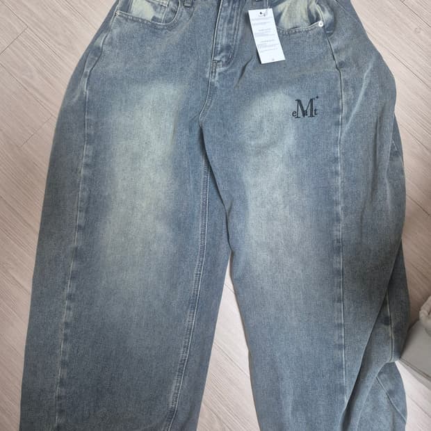 새상품)무센트 펜타 사이드 핀턱 데님 팬츠 남녀공용