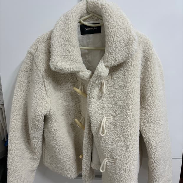 Valleygirl 뽀글이 숏 코트 아이보리