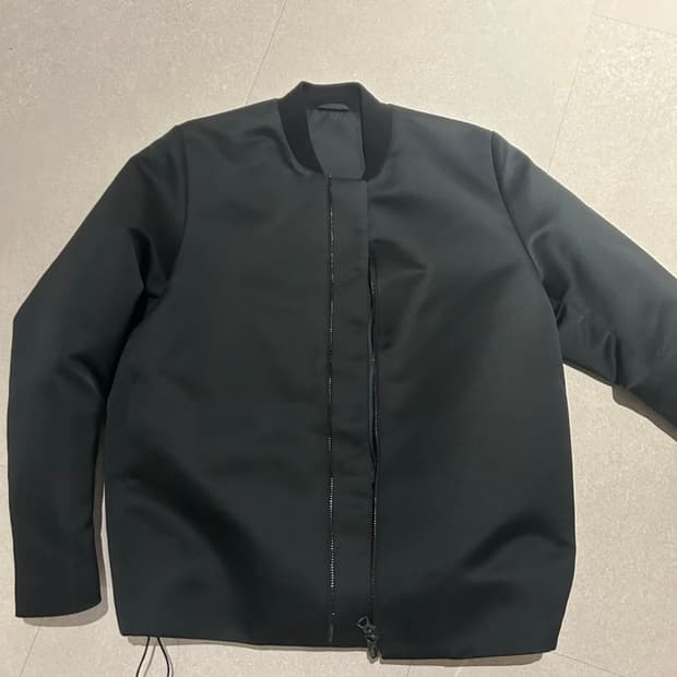 아크네 스튜디오 나일론 봄버 50 사이즈