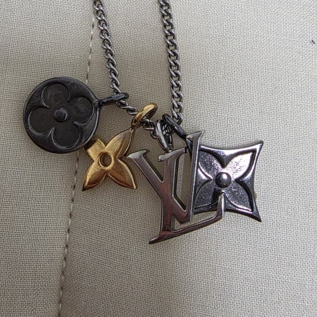 루이비통 LV 인스팅스 참 목걸이