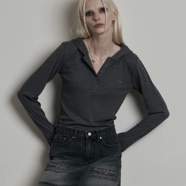 어니브 스틸 로고 버튼 후디 차콜