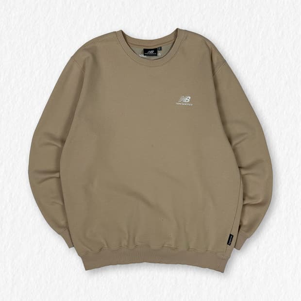 뉴발란스 맨투맨 베이지