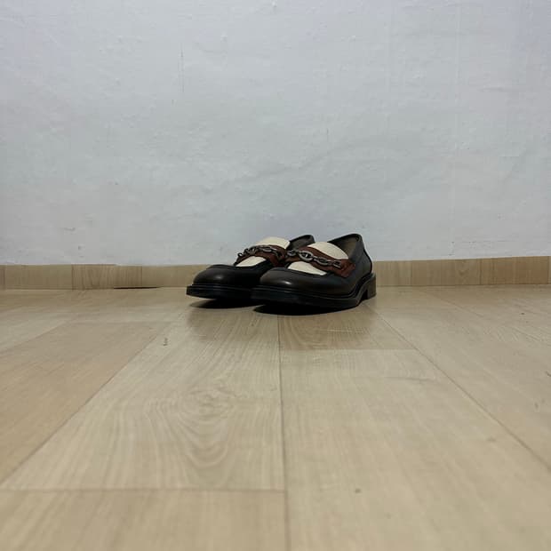 자라 레더 로퍼