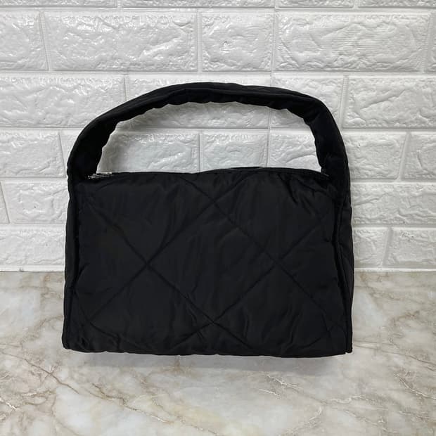COS 코스 퀼팅 패디드 숄더백 블랙