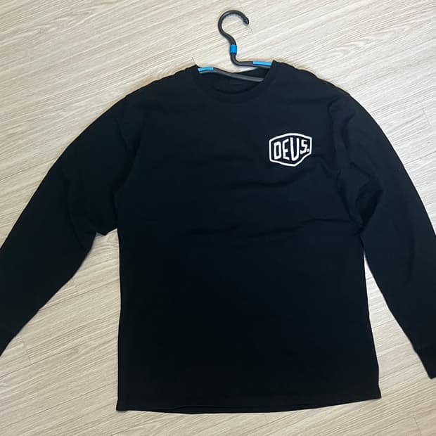 데우스 엑스 마키나 서울 컬리지 롱슬리브 블랙