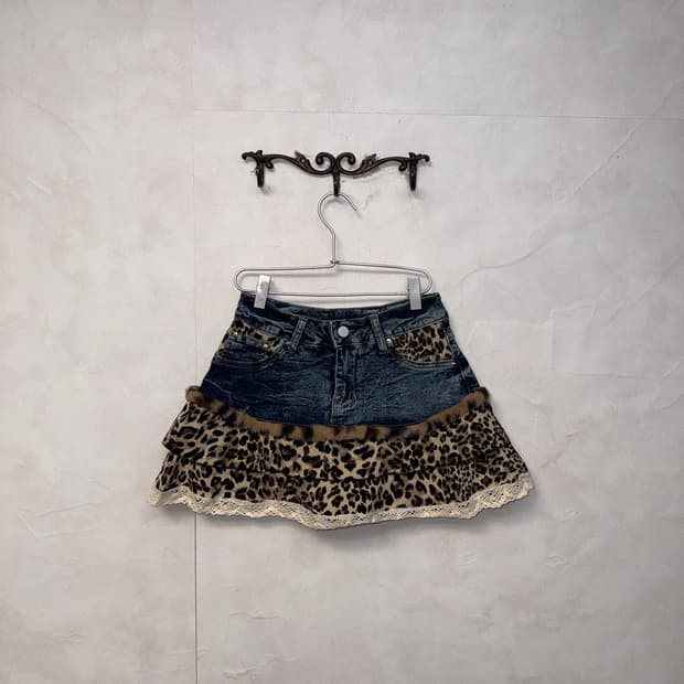Washing denim leopard fur trimmed sk