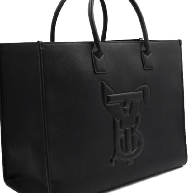 버버리 TB로고 블랙 토트백 토끼의해 에디션