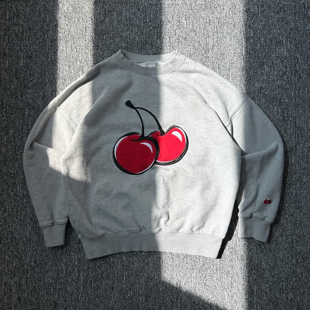 키르시 빅체리 그레이 맨투맨