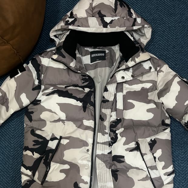 버커루 카모 패딩 판매합니다 .