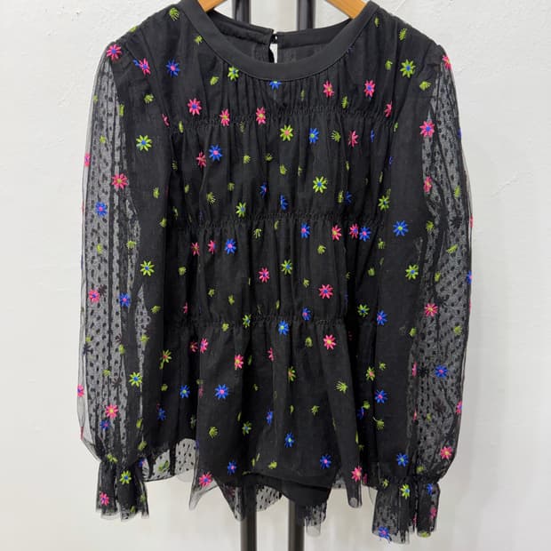 정품) O2ND 오즈세컨 한섬 20ss 꽃 자수 시스루 블라우스 76