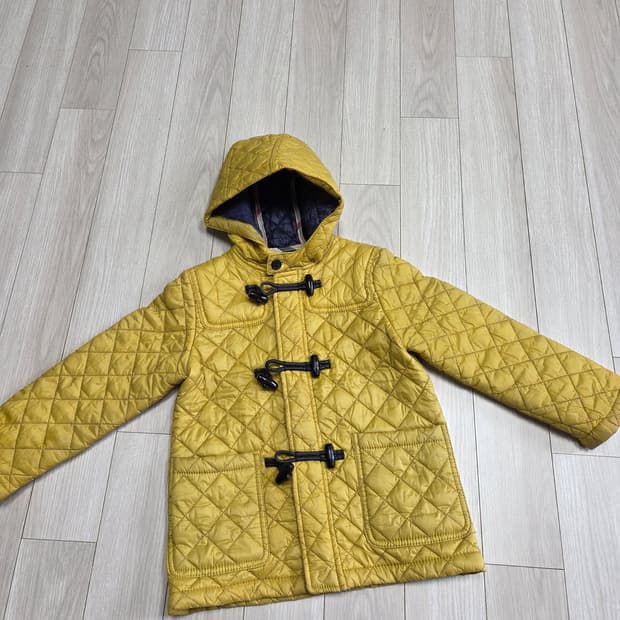 버버리 퀼팅 자켓 5Y