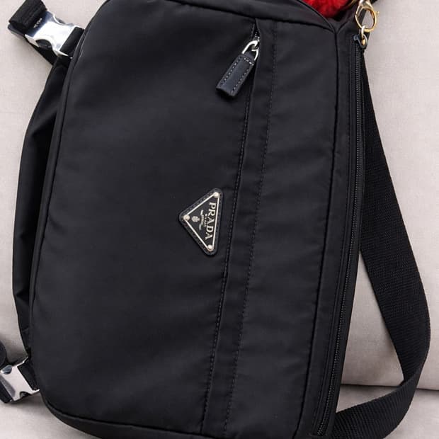 프라다 바이커백 라지 블랙 2VH991