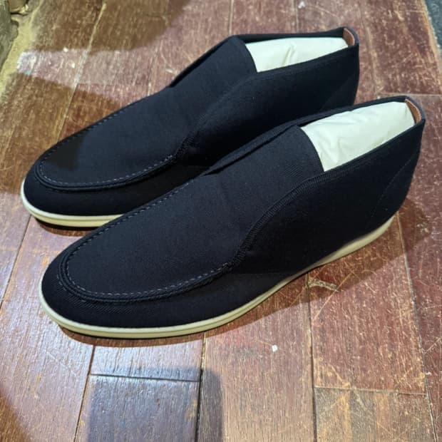 로로피아나 오픈워크 네이비 43