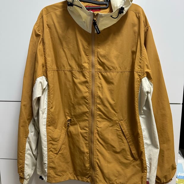 슈프림 바람막이 콩 제외 상태 매우 좋음 (세탁비 빼드려요)