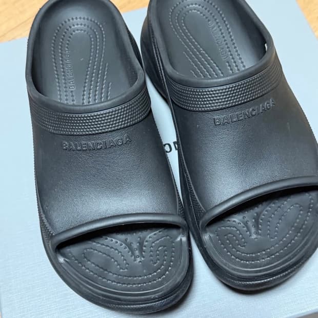 발렌시아가 크록스 뮬